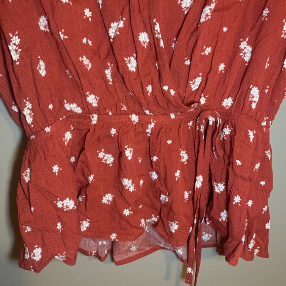 Ladies Top with Draw Strings. Excellent Condition. - Picture 3 of 3